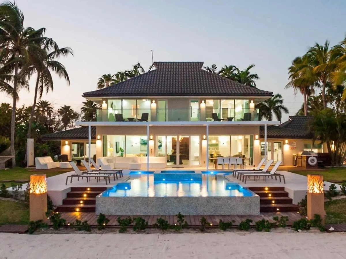 Black Urchin Boutique Resort Bodden Town Aparthotel