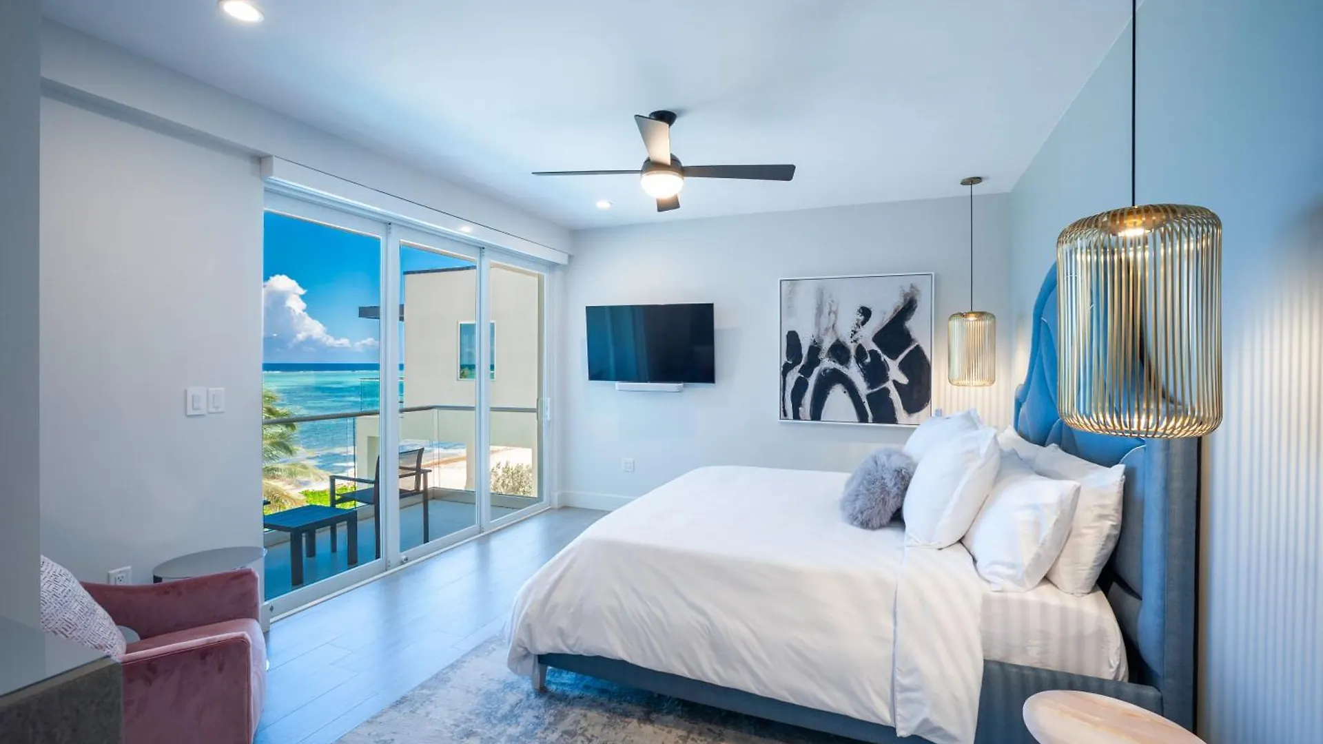 Black Urchin Boutique Resort Bodden Town