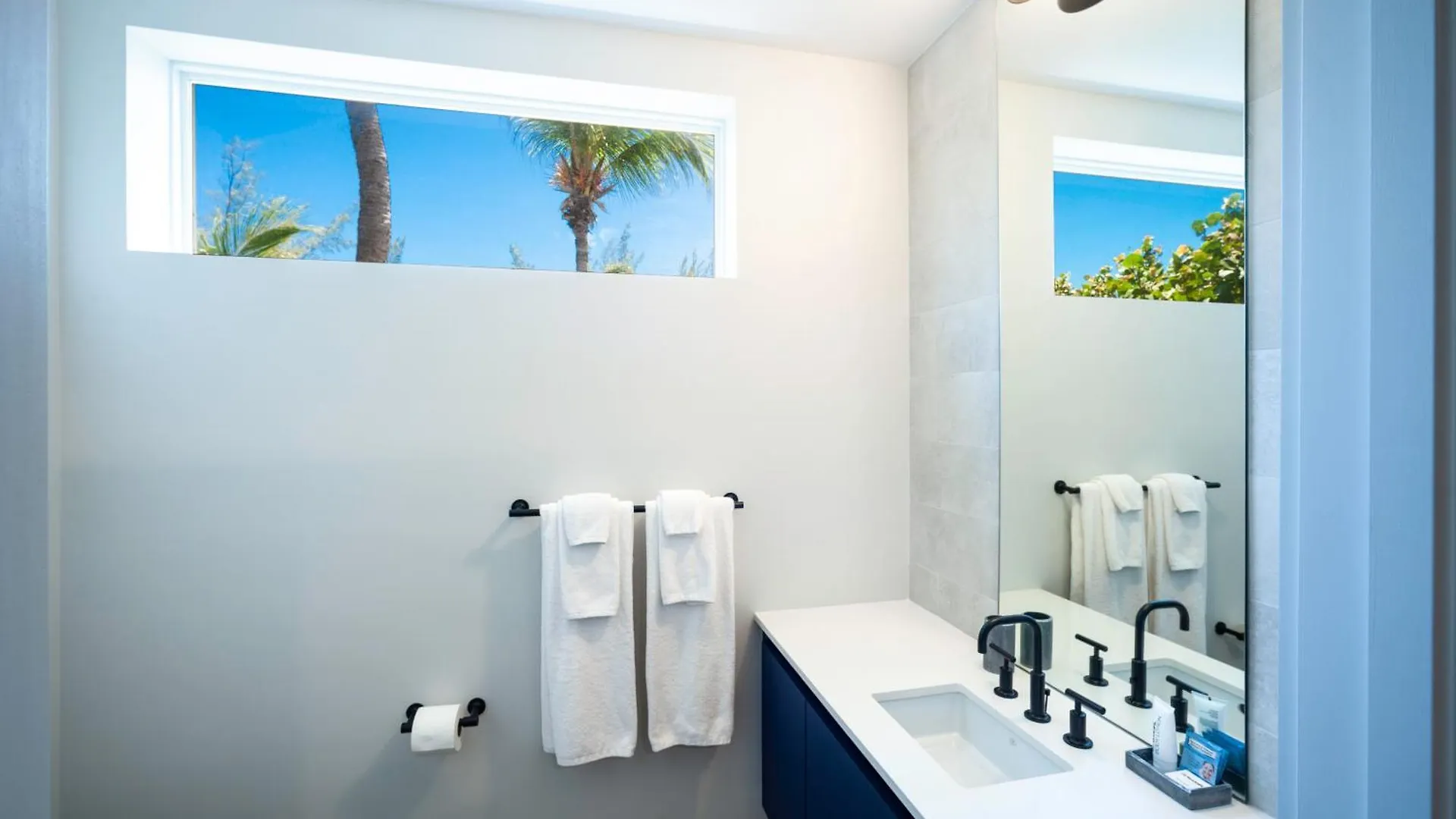 Black Urchin Boutique Resort Bodden Town 0*,