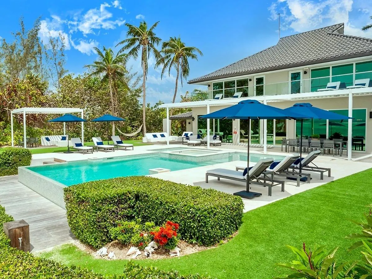 Black Urchin Boutique Resort Bodden Town Aparthotel