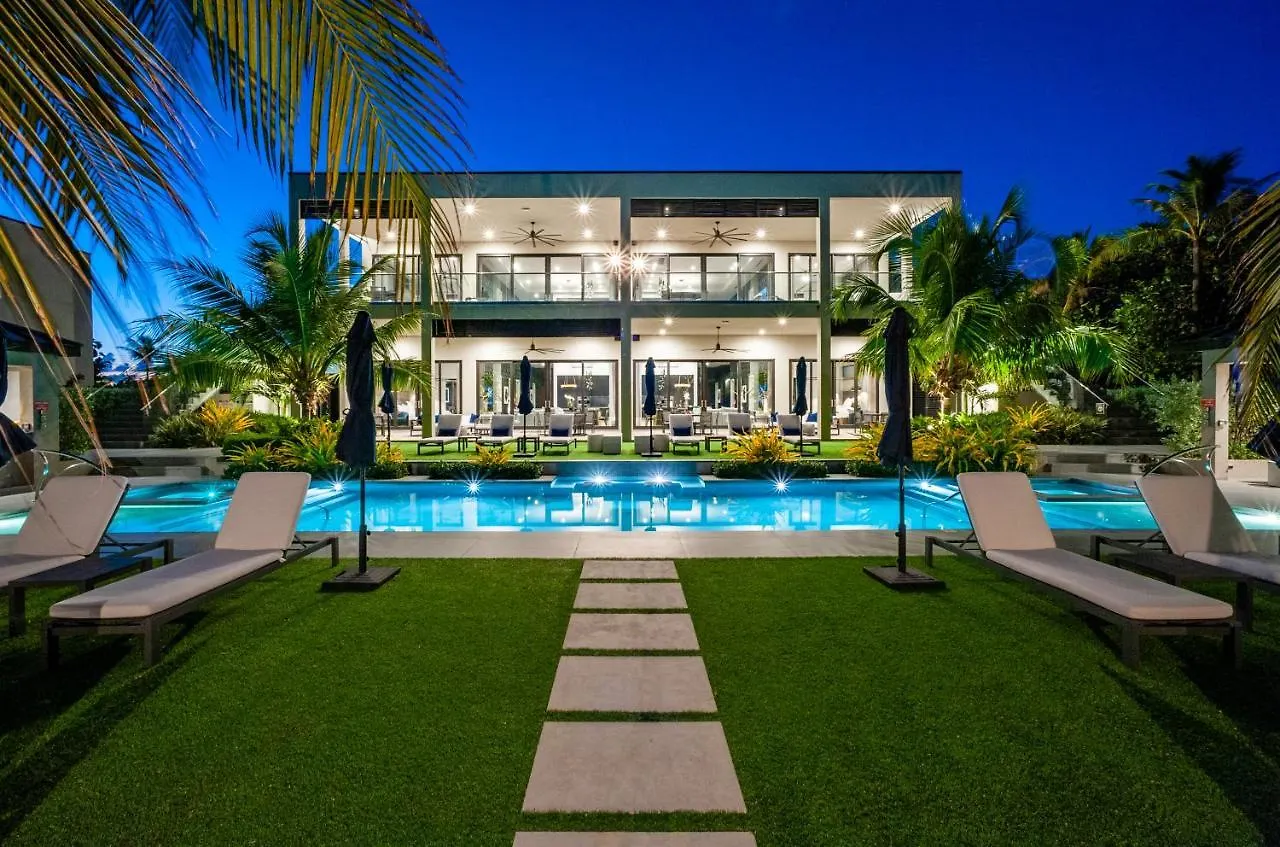 Black Urchin Boutique Resort Bodden Town Aparthotel