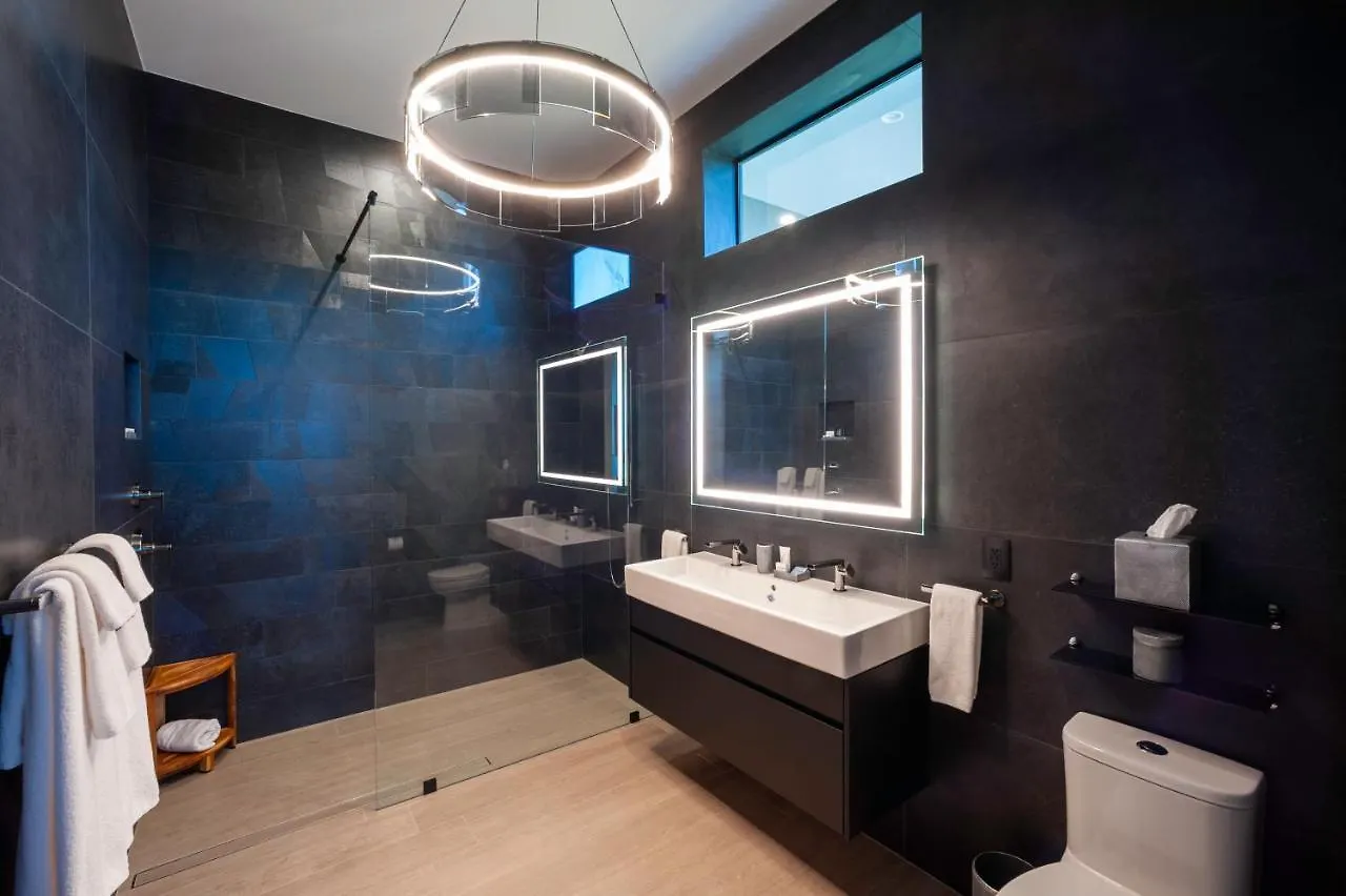 Black Urchin Boutique Resort Bodden Town Aparthotel
